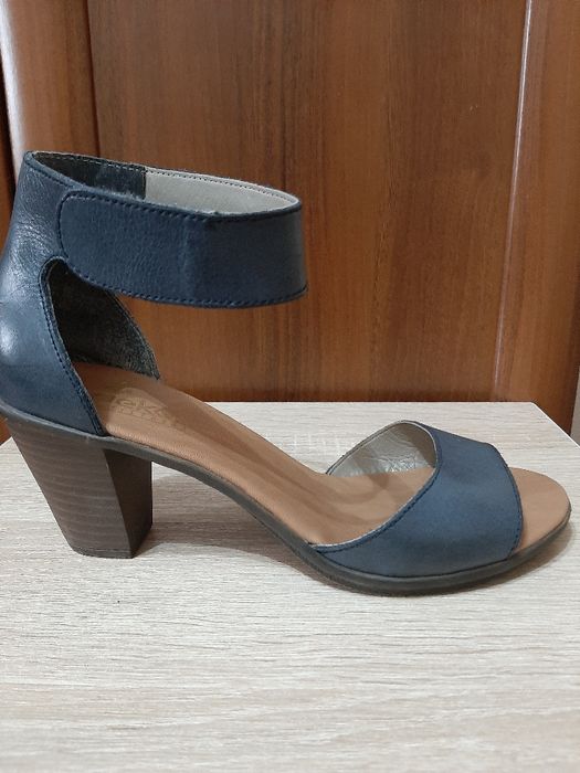 Женская обувь в ассортименте