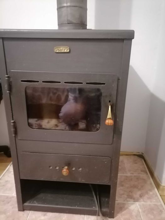 Камина на дърва, с тръби и поставка