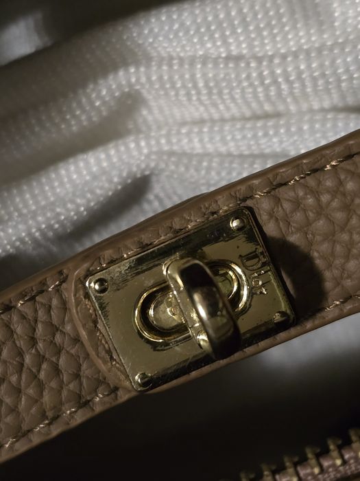 Dior страхотна кожена чанта в бежово