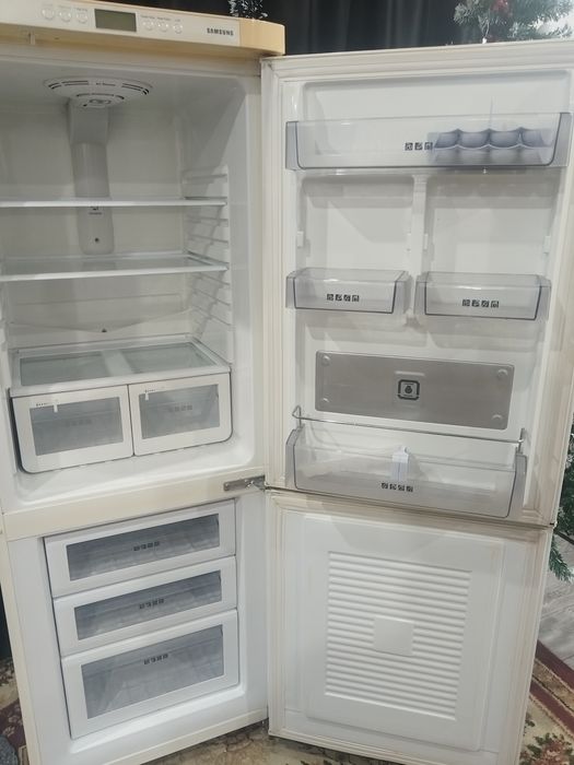 Холодильник Samsung