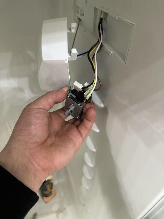 Ремонт холодильника морозильника