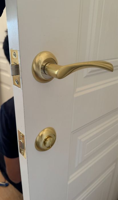 Плотник. Профессиональная установка дверей