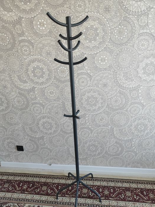 Вешалка в хорошем состоянии.