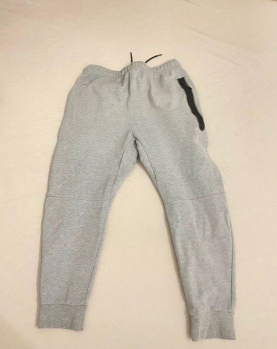 Pantaloni nike tech