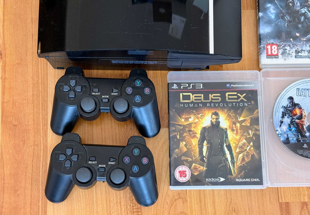 SONY PlayStation 3 с много игри и 2 джойстика