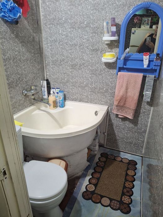 Продаётся 1 ком бывший общежитья.