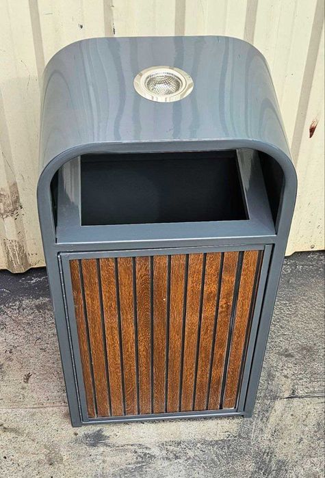 Мусорные урны и баки