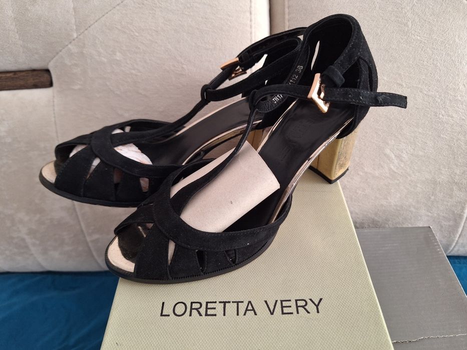 Босоножки , туфли 38 рр , замша, черные . Цена 2700