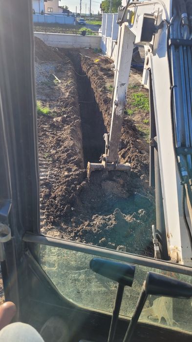 Excavări săpături demolări miniexcavator picon excavator prestări serv