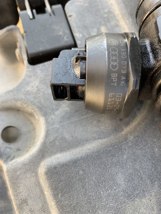 Injector injectoare golf 5 passat touran skoda 1.9 si 2.0 BXE BKC/BLS