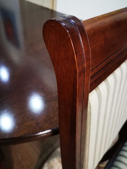 Продается Стол и стулья