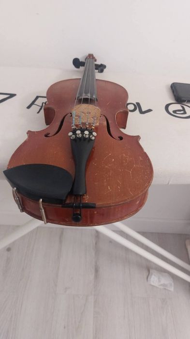 Vând Vioara 3/4  Antonius Stradivarius Cremonfis Anno 17 Made în Germania