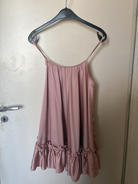 Розови рокли сатен