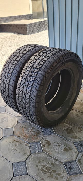 Всесезонная резина в паре  275/65/17   в отличном сост