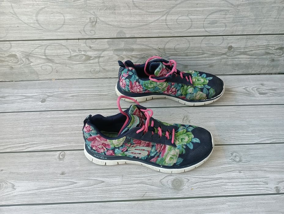 Skechers N 39 маратонки