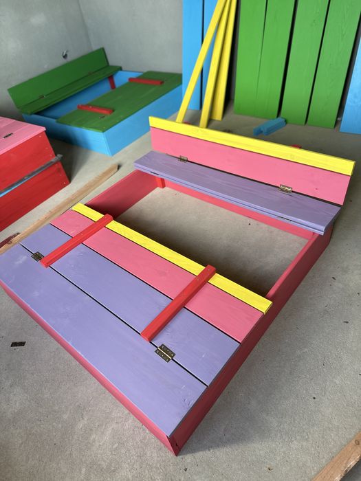 Детски пясъчник с пейки и капак