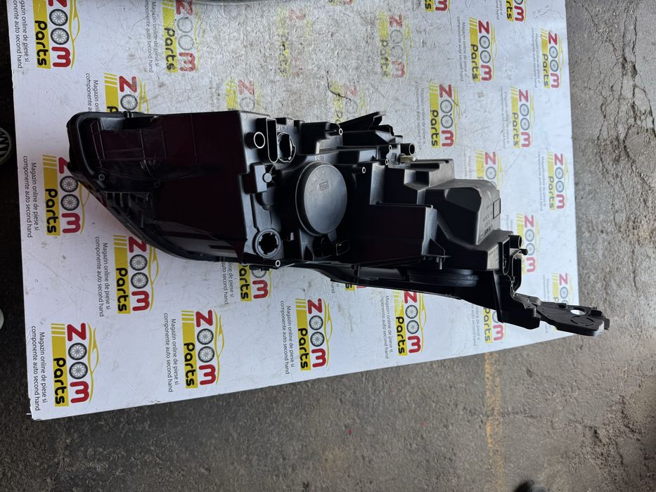 Far stanga dreapta halogen Peugeot 3008 5008 2016-2020