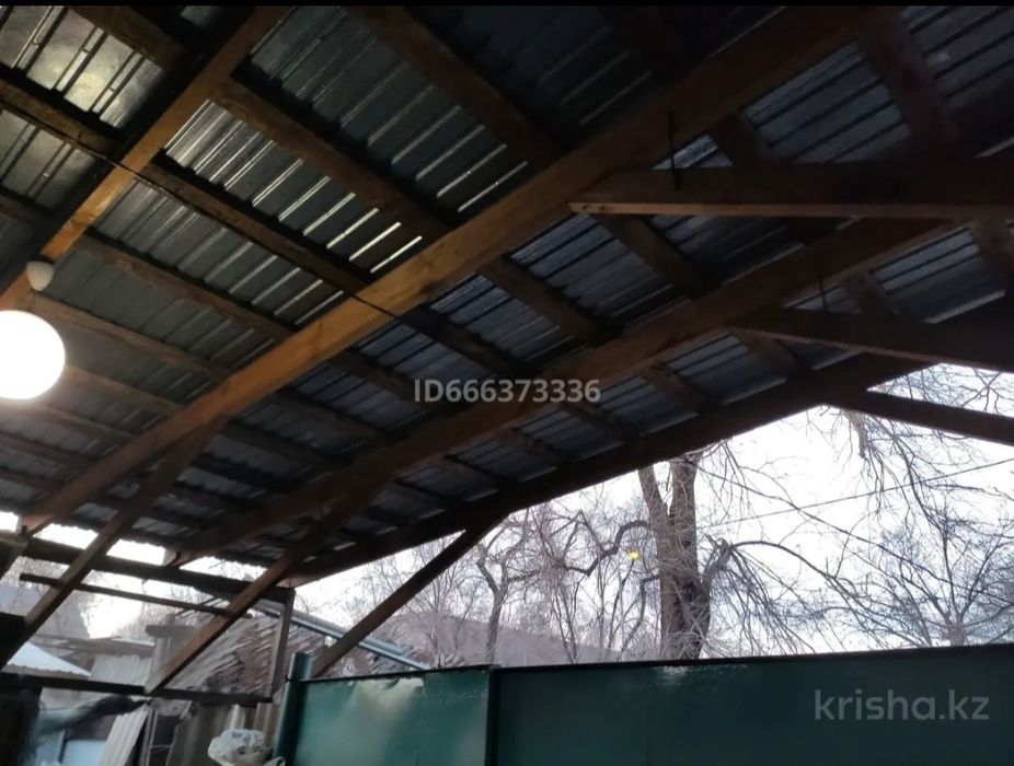 Продам дом в хорошем районе.