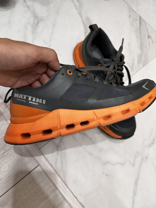 Продам кроссовки