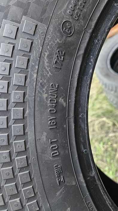 4бр гуми 235 65 16С дот 22 континентал continental