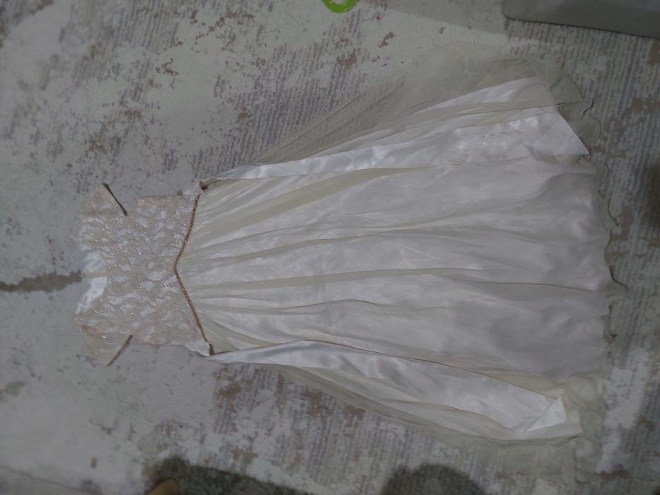 Продам наряднре платье для девочек