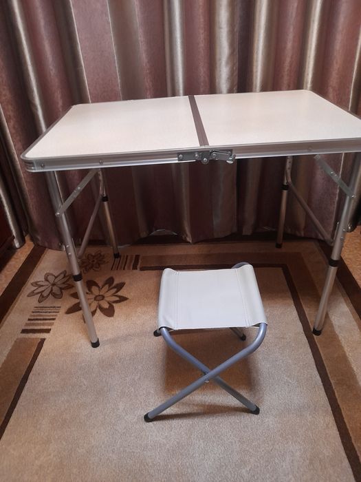 Продам столик раскладной для отдыха