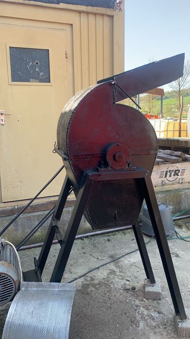 Vand moara cu ciocanele