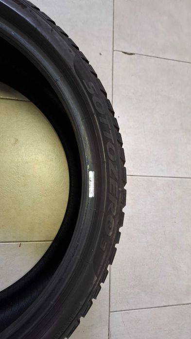 Единична зимна гума Pirelli 235 35 20