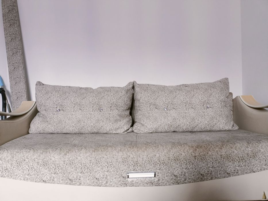 Срочно продам диван