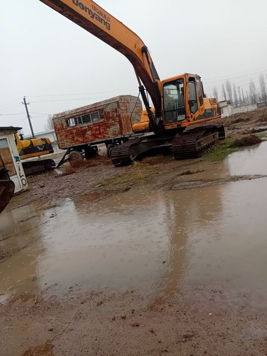 Продаётся экскаватор гусеничный Жунянг