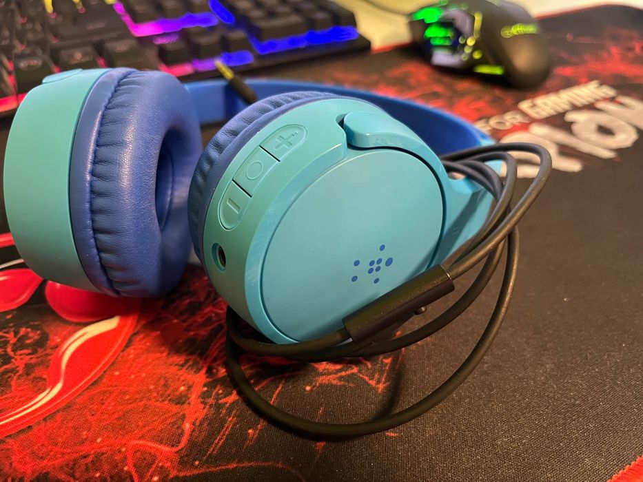 Продавам безжични слушалки "Belkin"