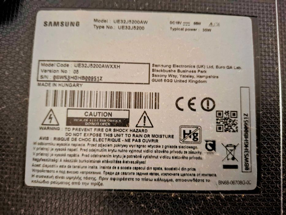 Televizor smart LED Samsung UE32J5200AW diagonala 81cm fara suport