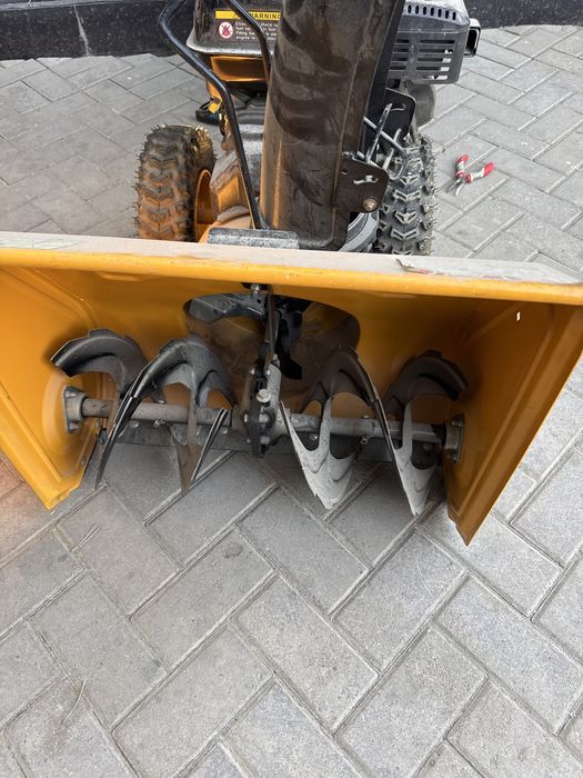 Снегоуборшик продою