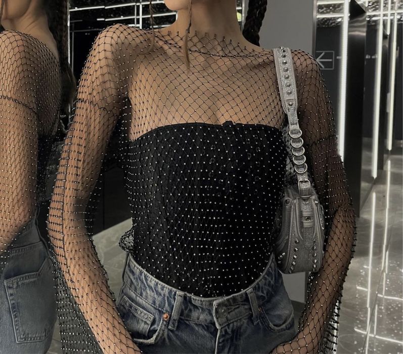 Top negru din plasa