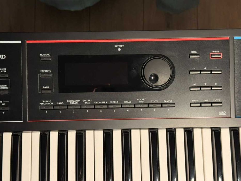 Синтезатор Roland Juno DS61