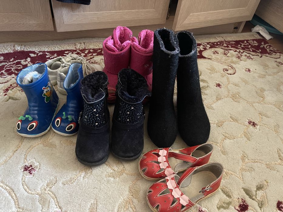 Продается детская обувь