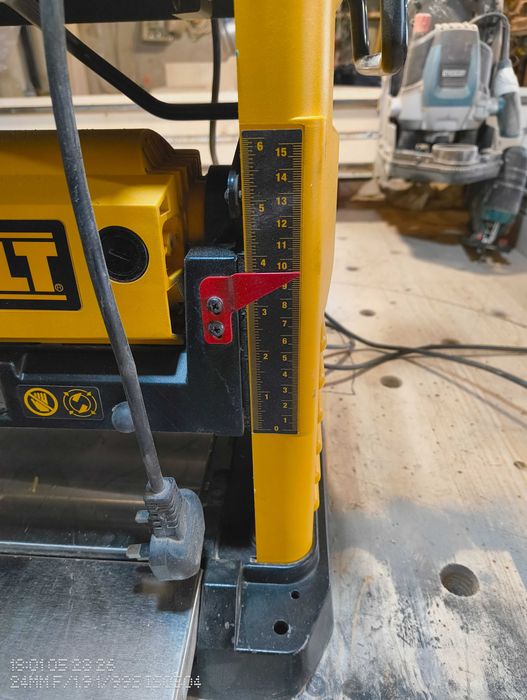 Продавам DeWALT733