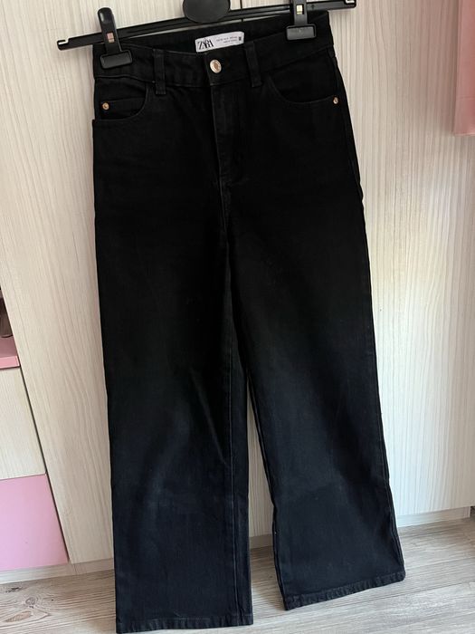 Дънки от Zara.