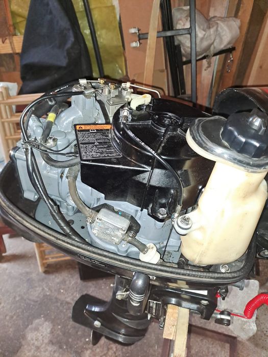 Suzuki 6hp 4 timpi  colantat cu 5 hp