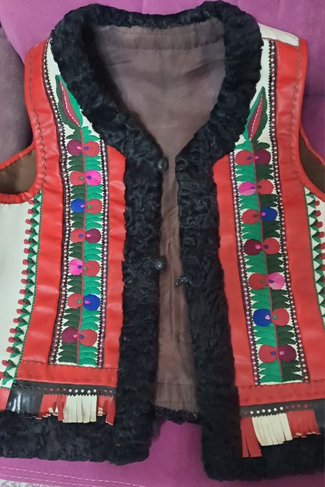 Vând cojoc laibar labreu costum popular autentic de Bihor stare f buna