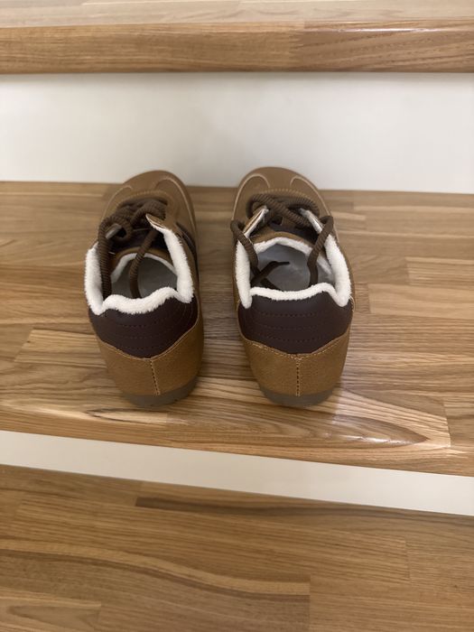 Продам утепленные кроссовки