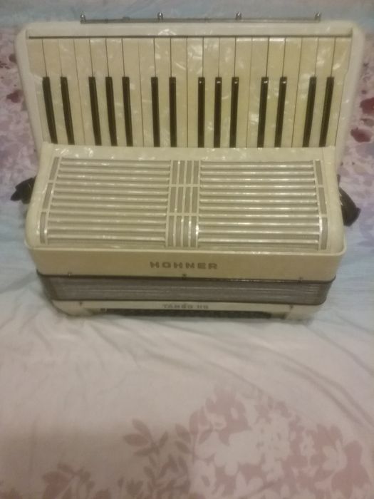 Acordeon hohner tango ll B 880