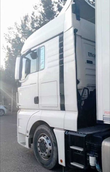 Продается сед тягач MAN 18