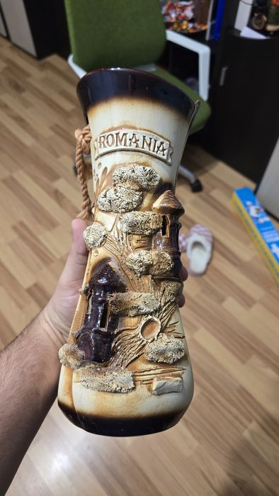Vaza ceramica România.