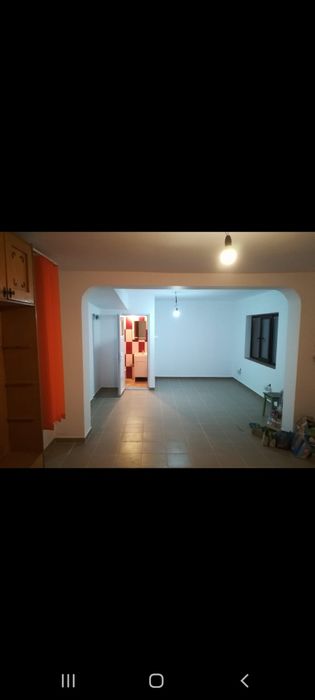 Închiriez spatiu comercial 35 MP