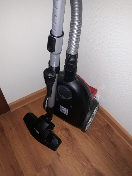Пылисос: Fillips, супер цена.