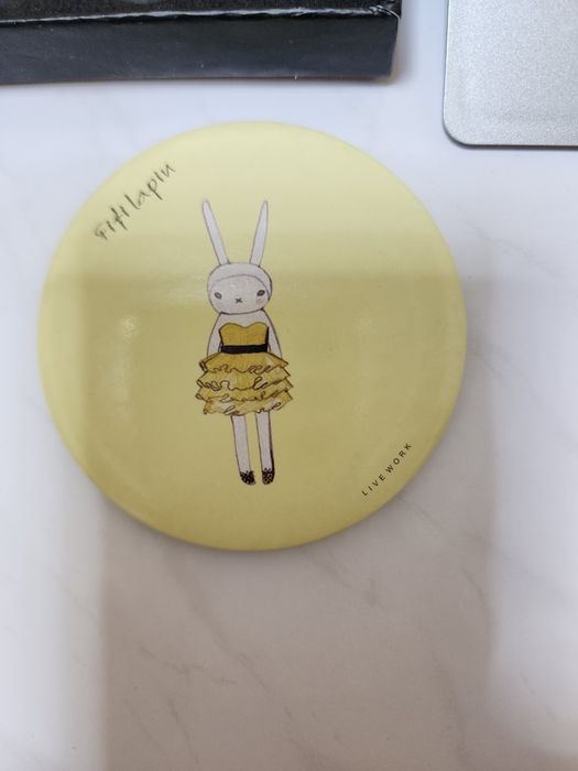 Зеркало карманное и другие.