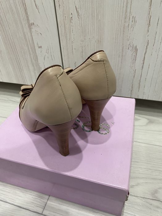 Продам женские туфли