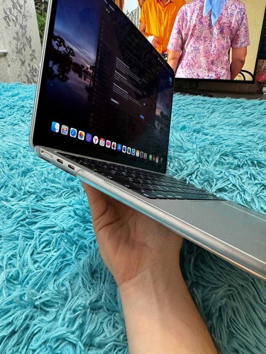 Macbook AIR m2 на гарантии