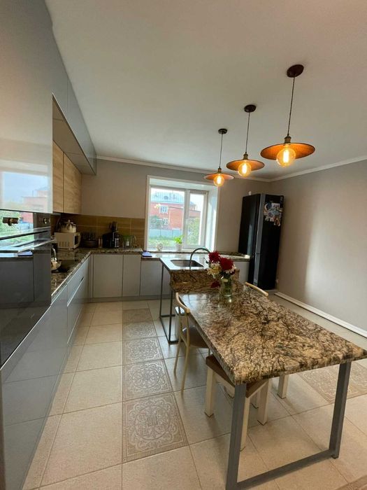 Продается коттедж в солнечном